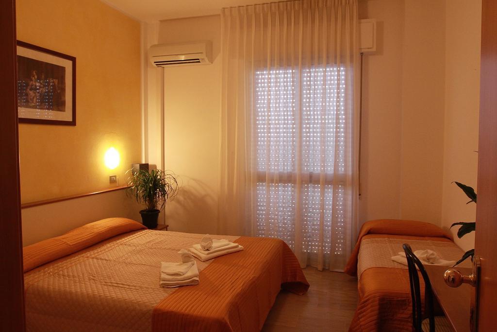Hotel Arabesco Rimini Oda fotoğraf