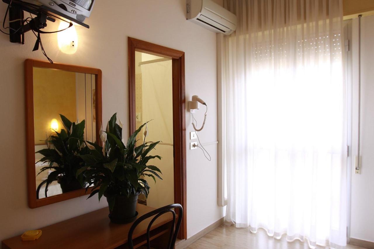 Hotel Arabesco Rimini Oda fotoğraf